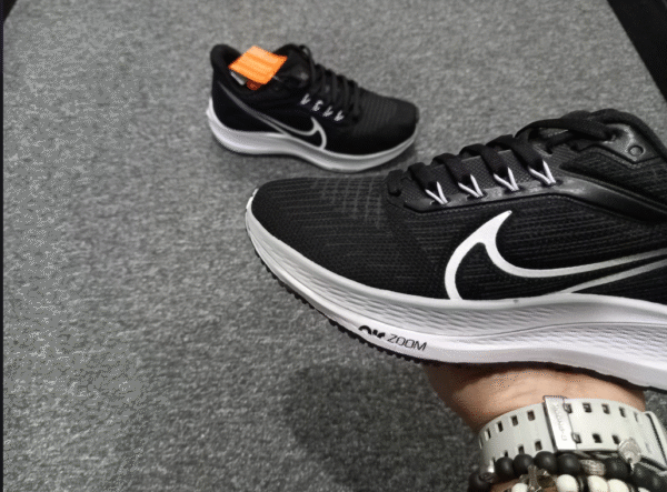 Nike Zoom 🖤🤍 - Image 2