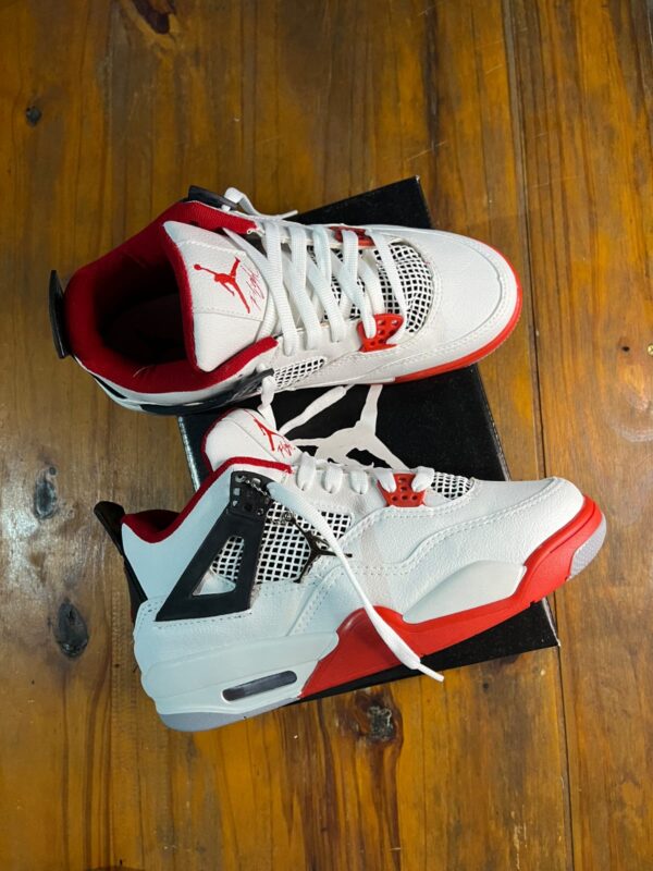 Jordan Retro 🤍❤️ - Image 2