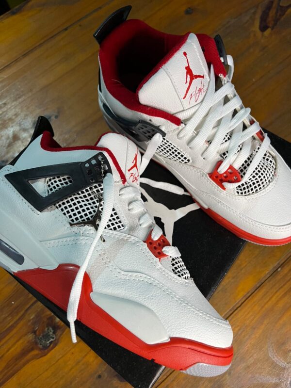 Jordan Retro 🤍❤️ - Image 3