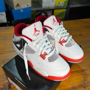 Jordan Retro 🤍❤️