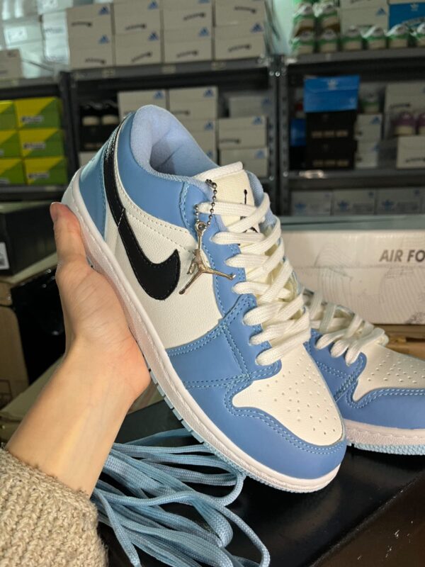 Nike Jordan Low 💙🤍