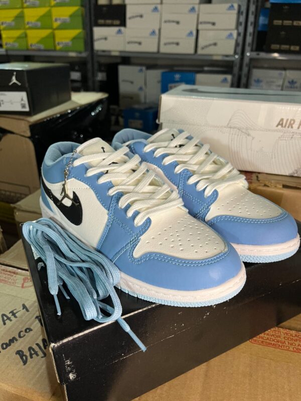 Nike Jordan Low 💙🤍 - Image 3