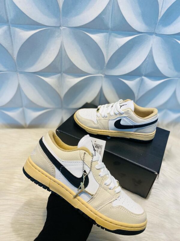 Nike Jordan Low 🤍🖤