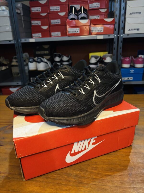 Nike Zoom 🖤🖤 - Image 3