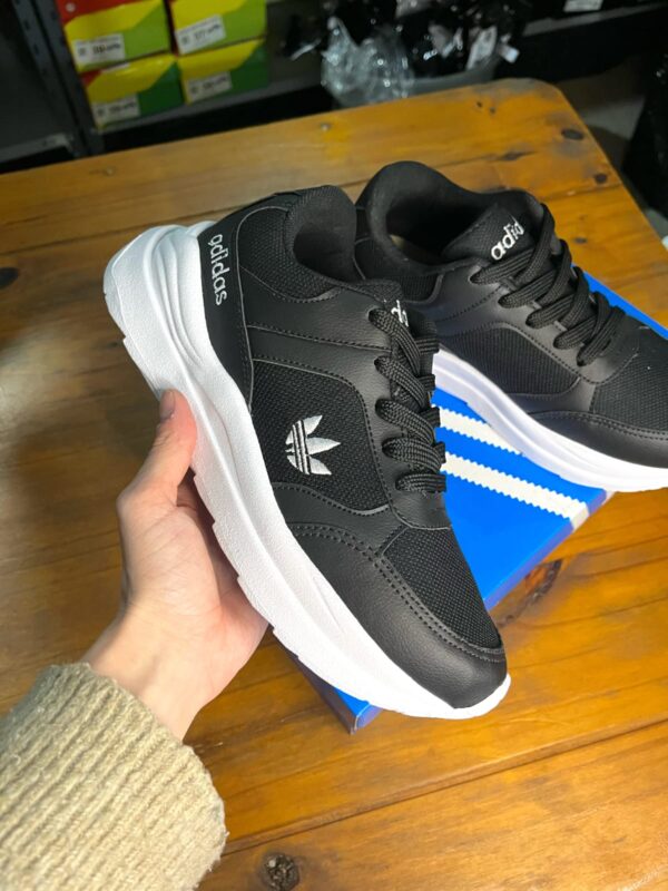 Adidas Suela blanca🖤 - Image 2