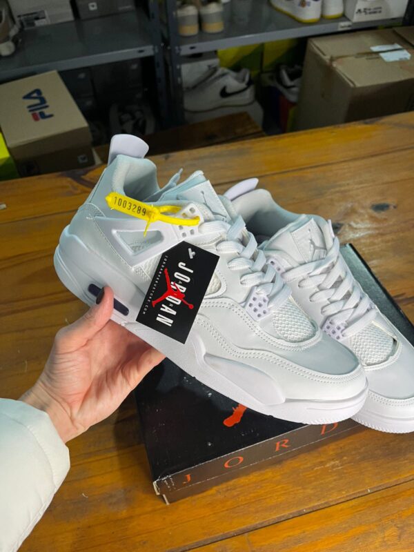 Nike Jordan Retro🤍🤍 - Image 2