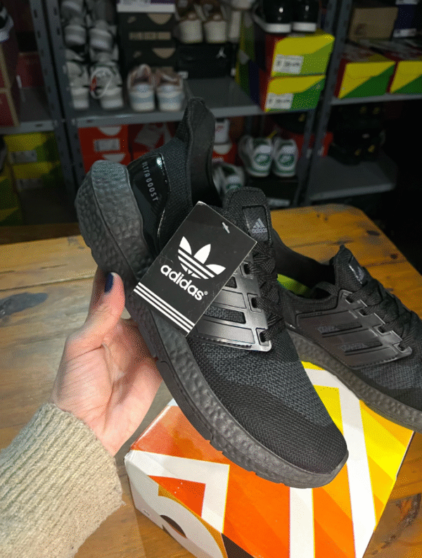 Adidas Ultraboost🖤🖤
