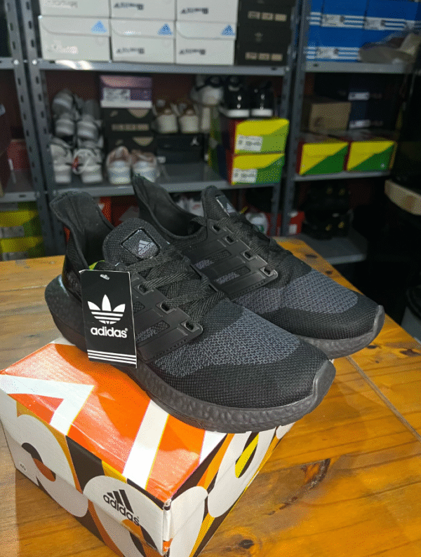 Adidas Ultraboost🖤🖤 - Image 3