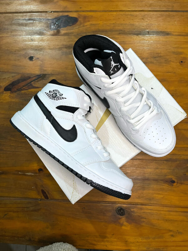 Nike Air Botita 🖤🤍