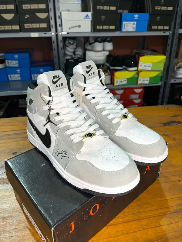 Nike Air Botita 🤍🖤 - Image 2