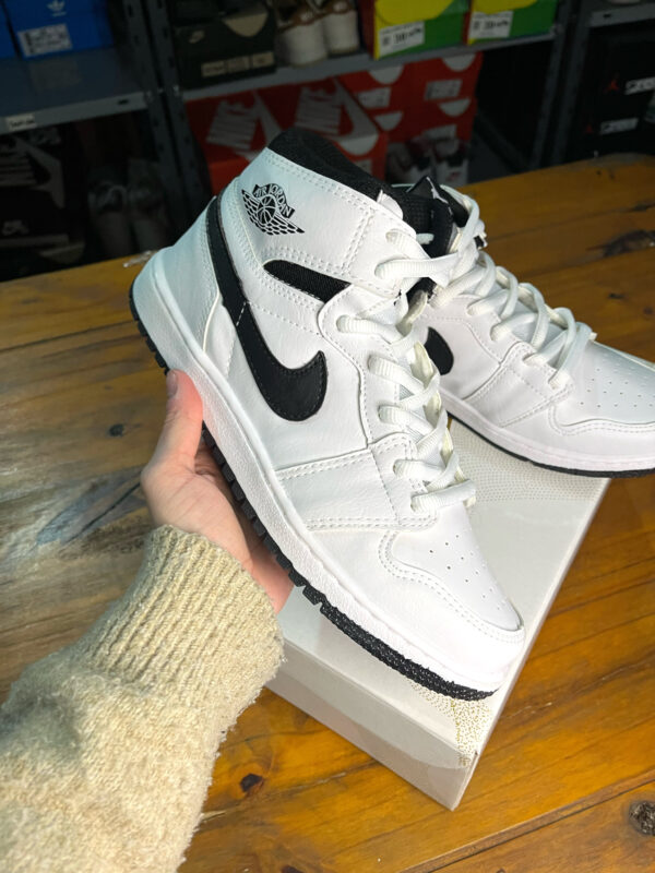 Nike Air Botita 🖤🤍 - Image 2