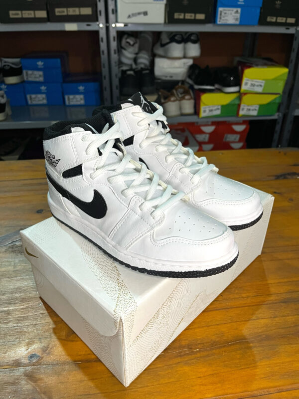 Nike Air Botita 🖤🤍 - Image 3