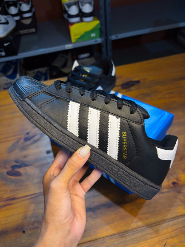 Adidas Superstar🖤