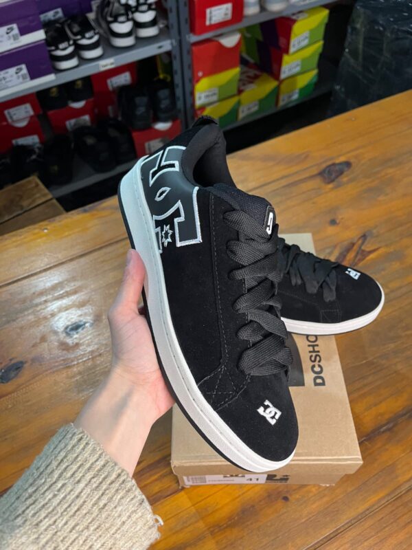 DC negra y blanca🖤🤍 - Image 3