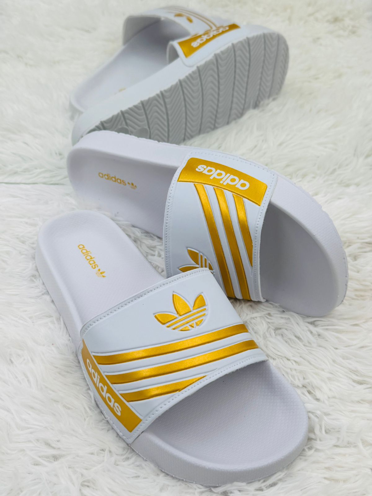 Ojotas Adidas Blanco y Dorado💛🤍
