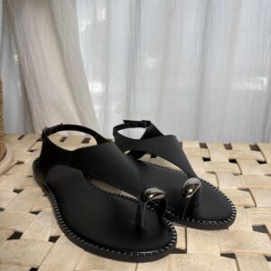 Sandalia Negras con Aplique dorado🖤💛